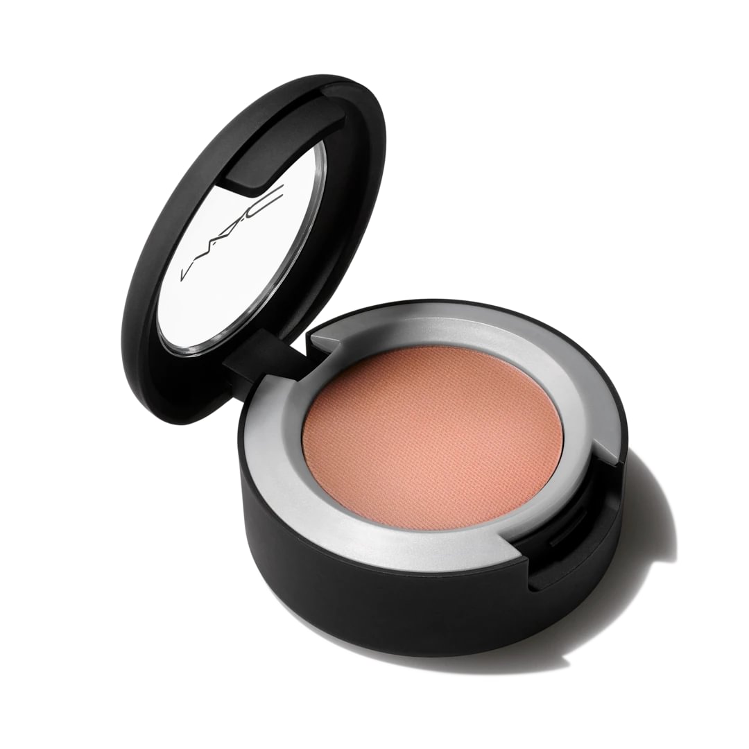 MAC Powder Kiss akių šešėliai What Clout! 1.5g